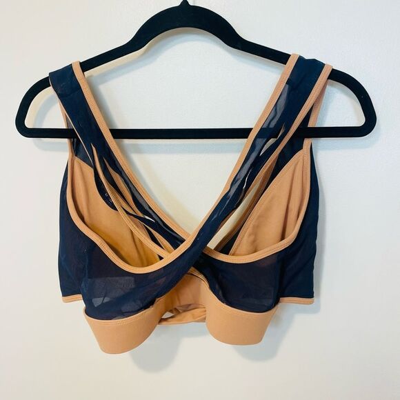 Fabletics Women's Blue Faye Medium Impact Sports Bra sz med EUC workout - Picture 4 of 9